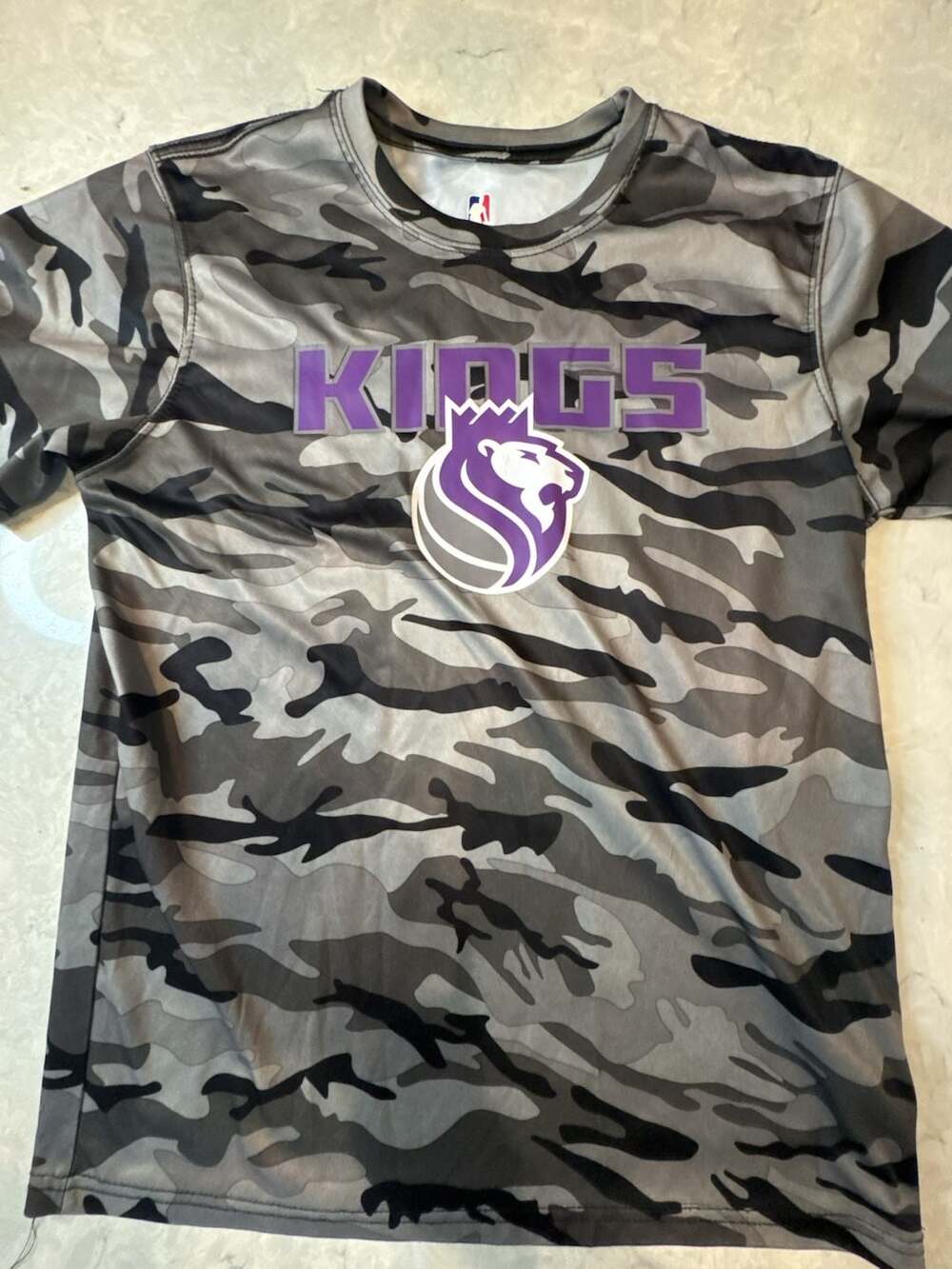 NBA Sacramento Kings Camo T-Shirt Size XL (13-20) White Purple